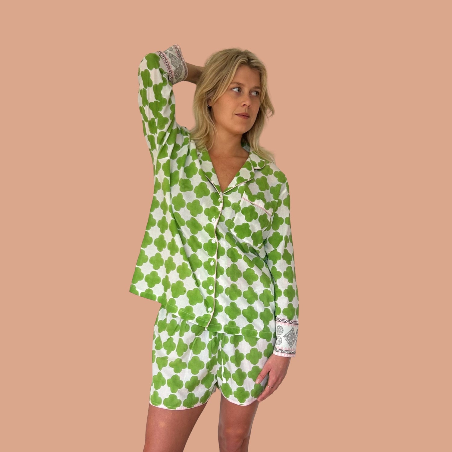 Cute block printed pyjamas in citrine green and contrasting pink trim. Cool and breathable, Retreat Myself pyjamas and nighties are perfect to get a better sleep.